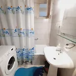Livi Merevfalu Kerti Medencevel *