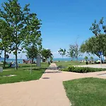 Livi Merevfalu Kerti Medencevel Apartment Fonyod