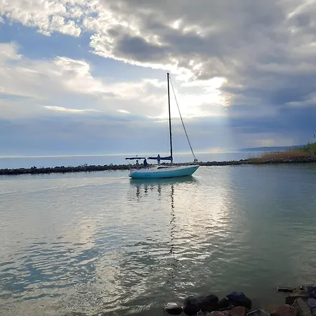 Livi Merevfalu Kerti Medencevel Διαμέρισμα