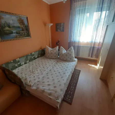 Livi Merevfalú Kerti Medencével Appartement *