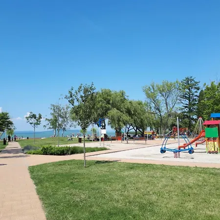 Livi Merevfalú Kerti Medencével Appartement Fonyód