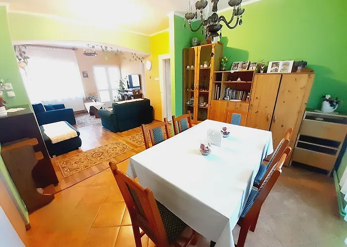 Livi Merevfalu Kerti Medencevel * Fonyód