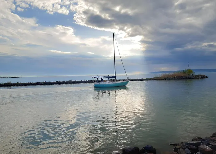 Livi Merevfalu Kerti Medencevel Διαμέρισμα