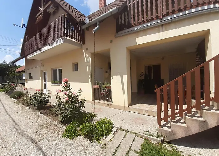 Livi Merevfalu Kerti Medencevel Fonyód