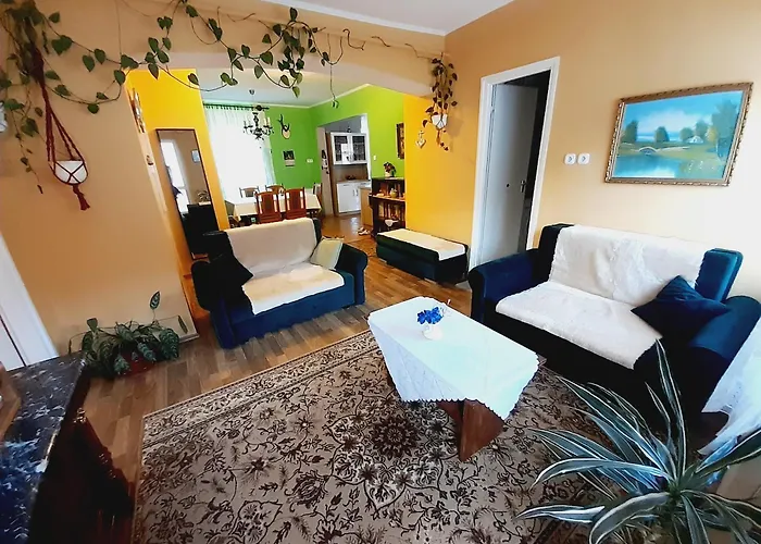 Livi Merevfalu Kerti Medencevel * Fonyód