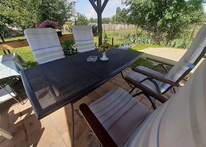 Livi Merevfalu Kerti Medencevel Διαμέρισμα