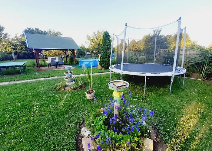 Livi Merevfalu Kerti Medencevel Διαμέρισμα *