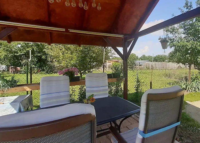 Livi Merevfalu Kerti Medencevel Fonyód