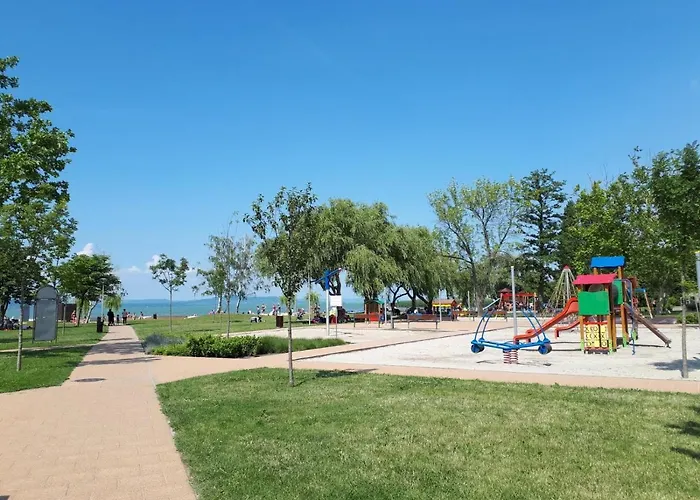 Livi Merevfalu Kerti Medencevel Διαμέρισμα Fonyód